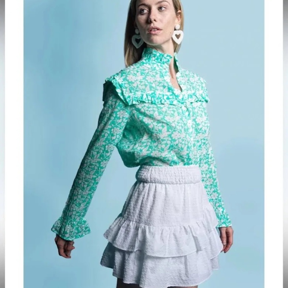 TheShirt Rochelle Behrens Elizabeth Green White Floral Ruffle Button Up l XS